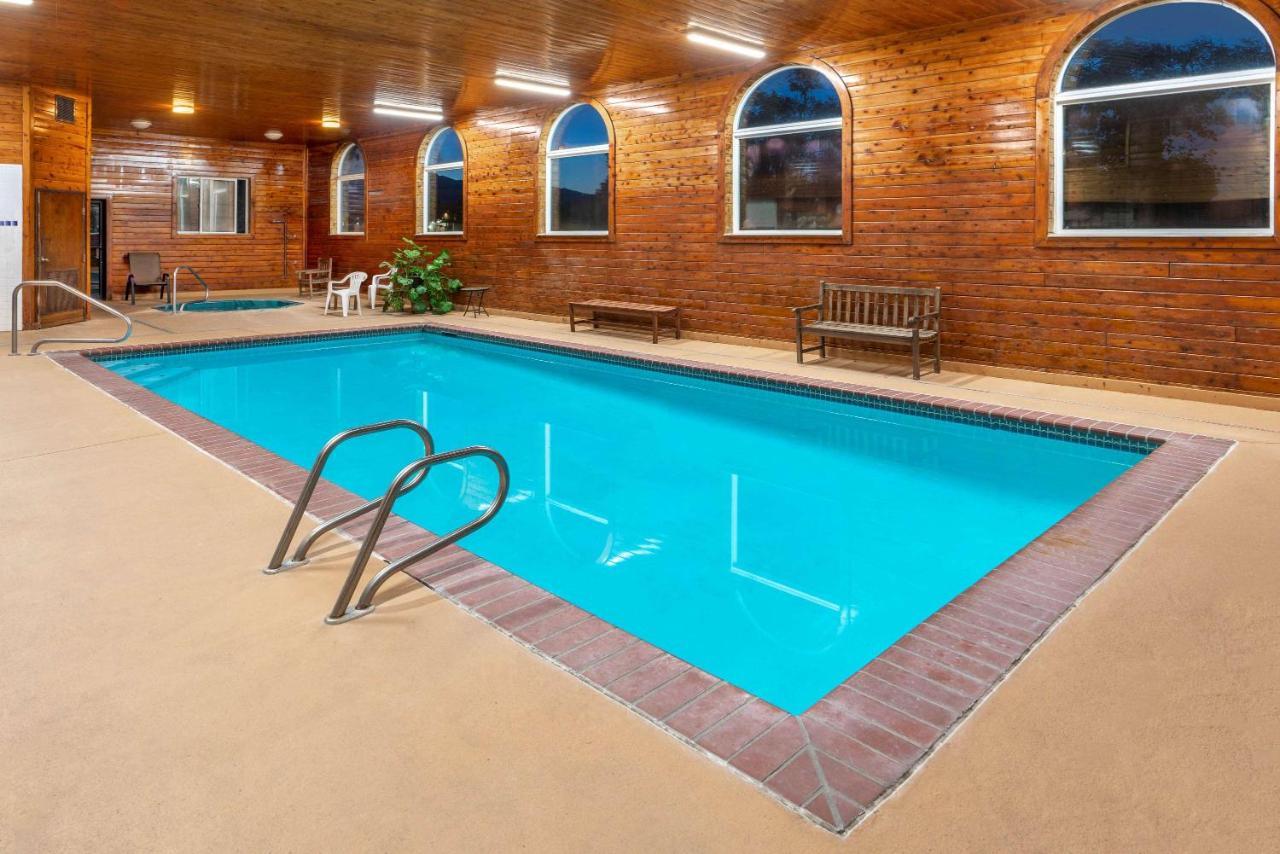 Baymont By Wyndham Salida Hotel Exterior photo