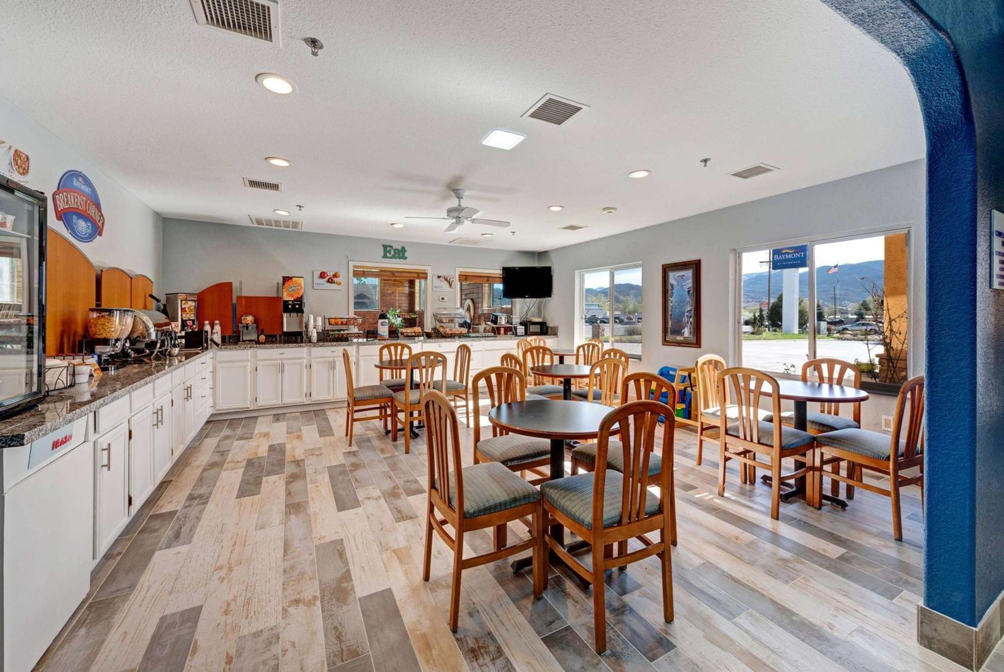 Baymont By Wyndham Salida Hotel Exterior photo
