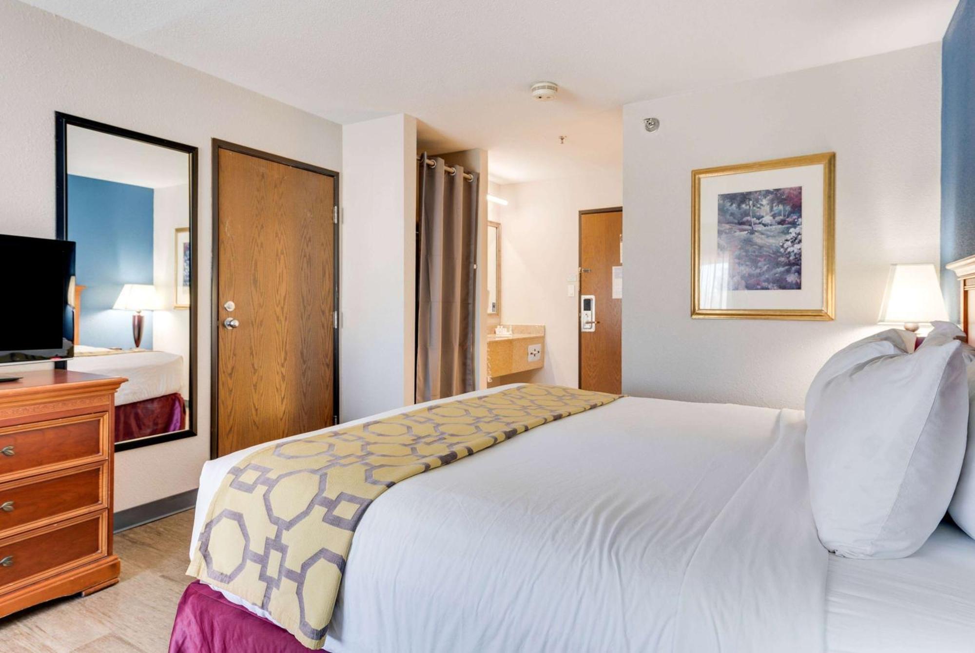 Baymont By Wyndham Salida Hotel Exterior photo
