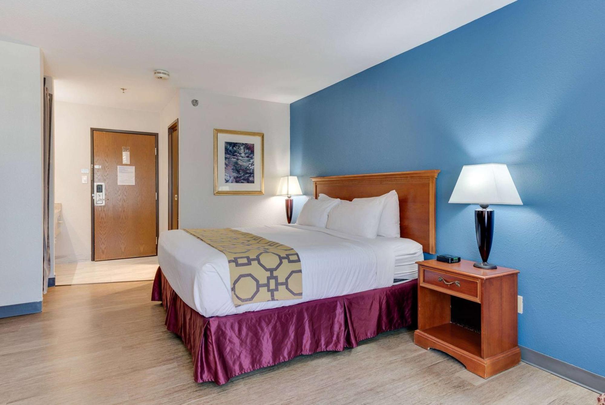 Baymont By Wyndham Salida Hotel Exterior photo