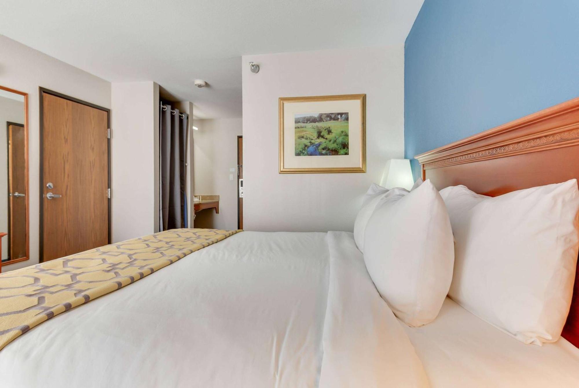 Baymont By Wyndham Salida Hotel Exterior photo