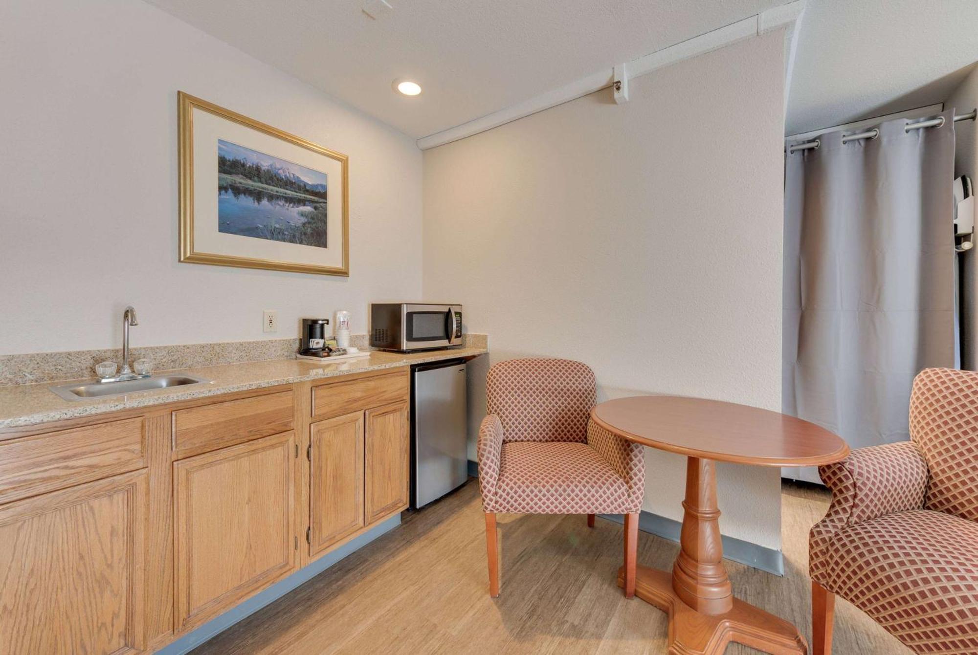 Baymont By Wyndham Salida Hotel Exterior photo