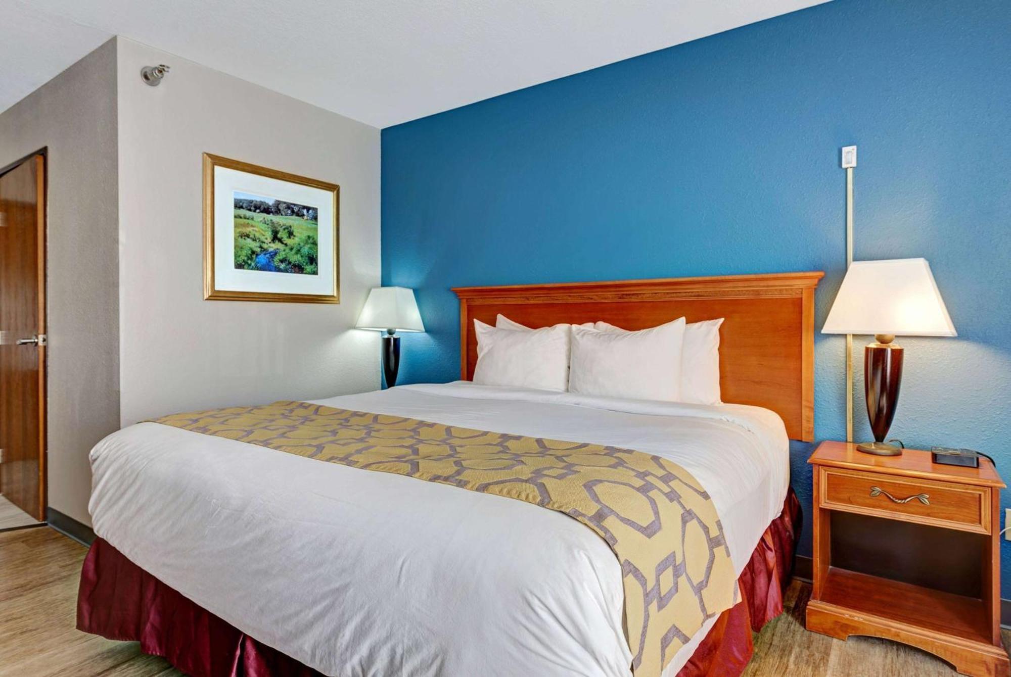 Baymont By Wyndham Salida Hotel Exterior photo