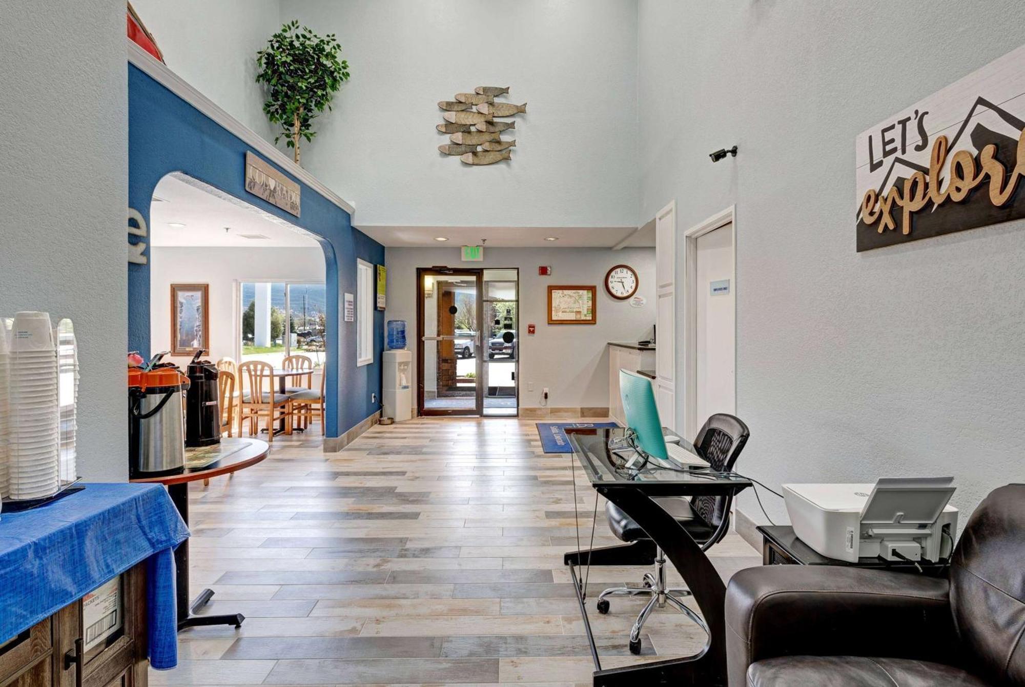 Baymont By Wyndham Salida Hotel Exterior photo
