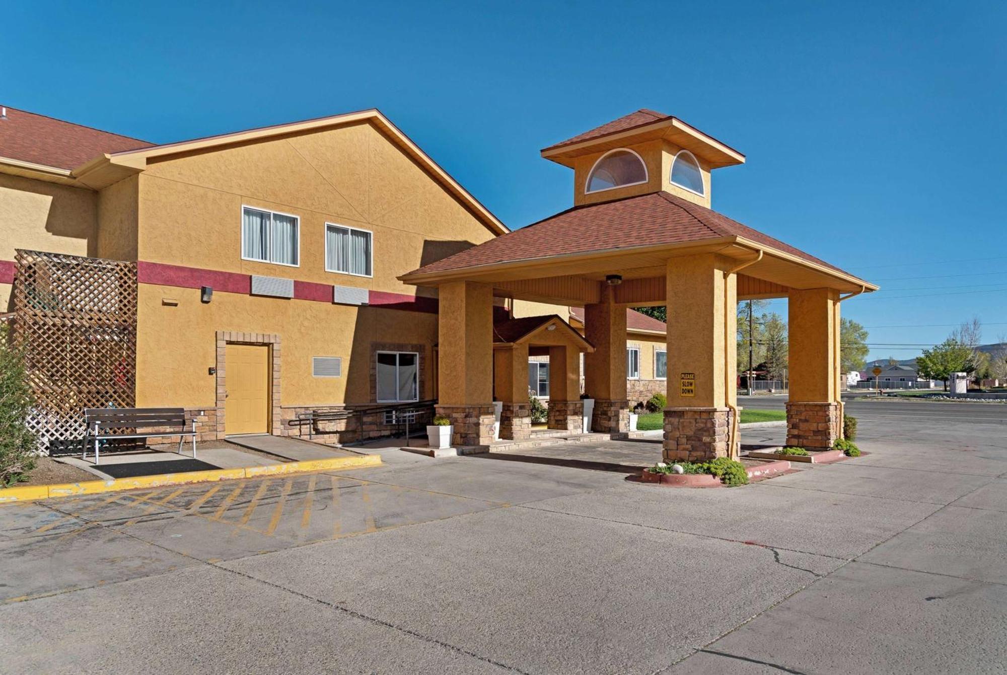 Baymont By Wyndham Salida Hotel Exterior photo