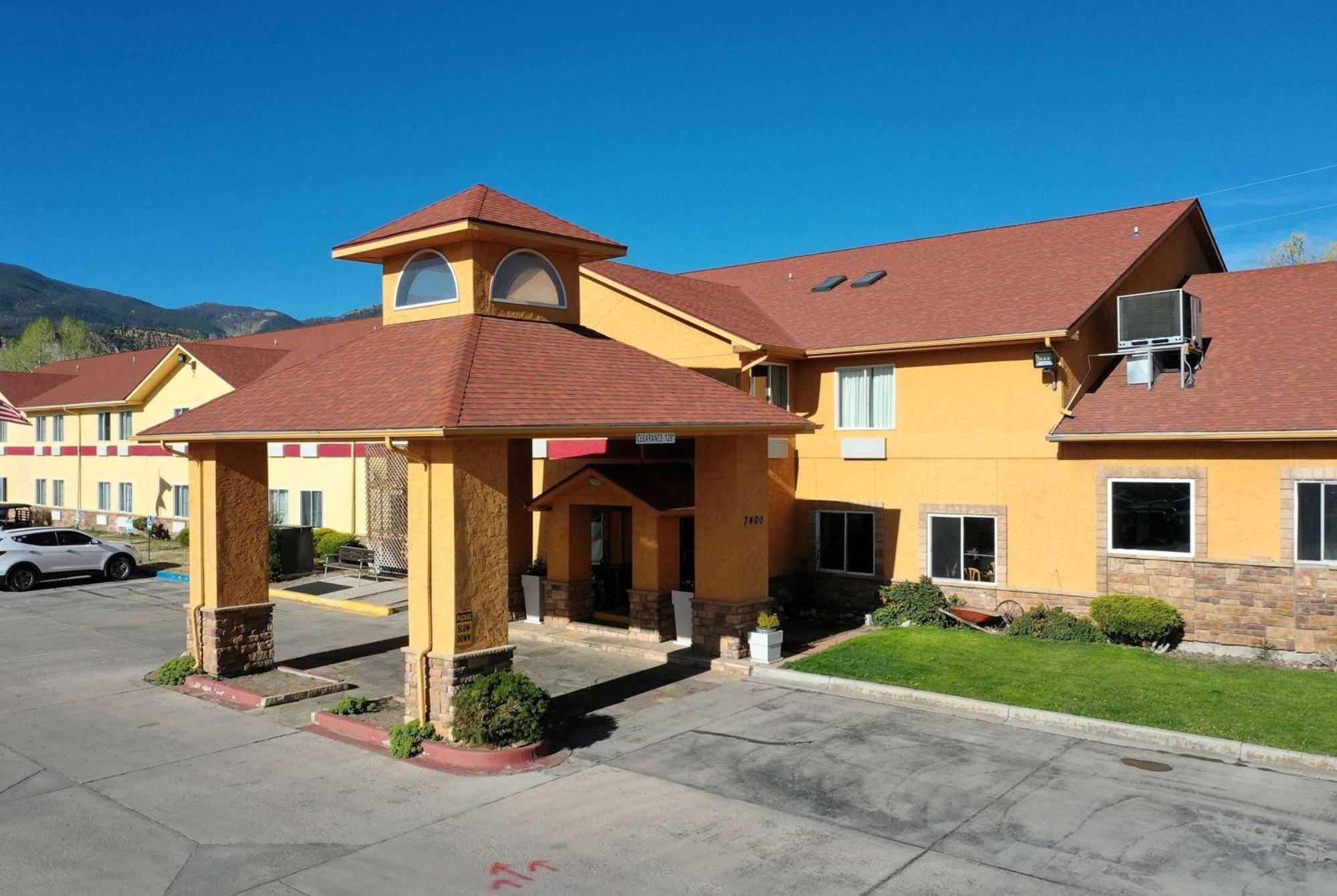 Baymont By Wyndham Salida Hotel Exterior photo