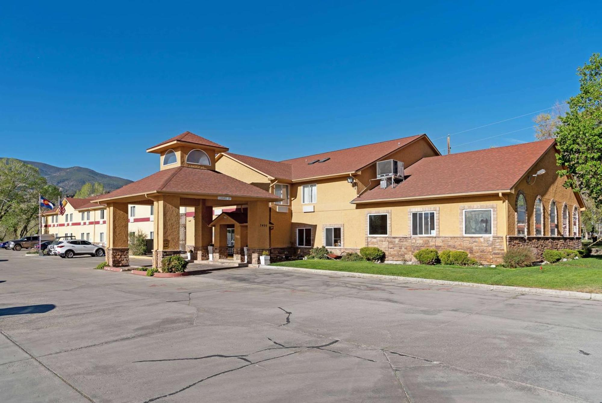 Baymont By Wyndham Salida Hotel Exterior photo